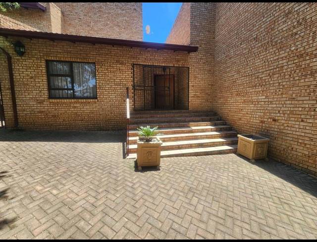 4 BEDROOM HOUSE FOR SALE IN MEYERSDAL